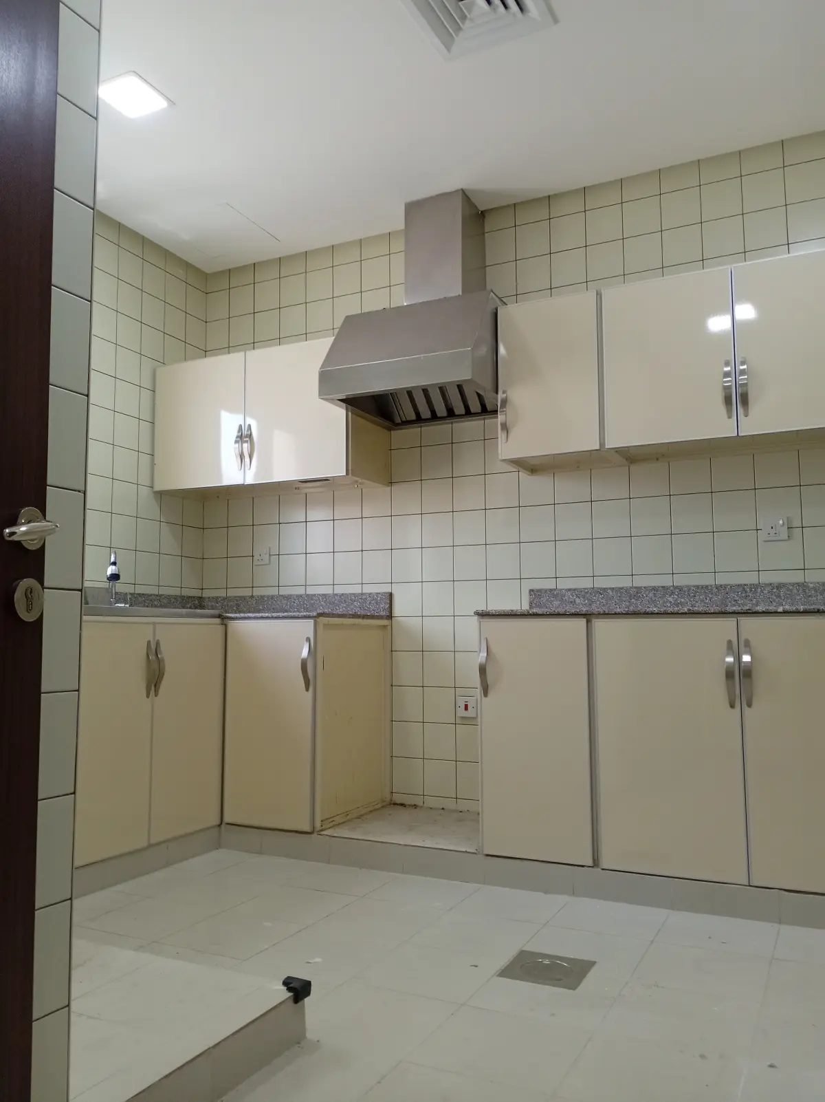 Rent Apartment in Rawda