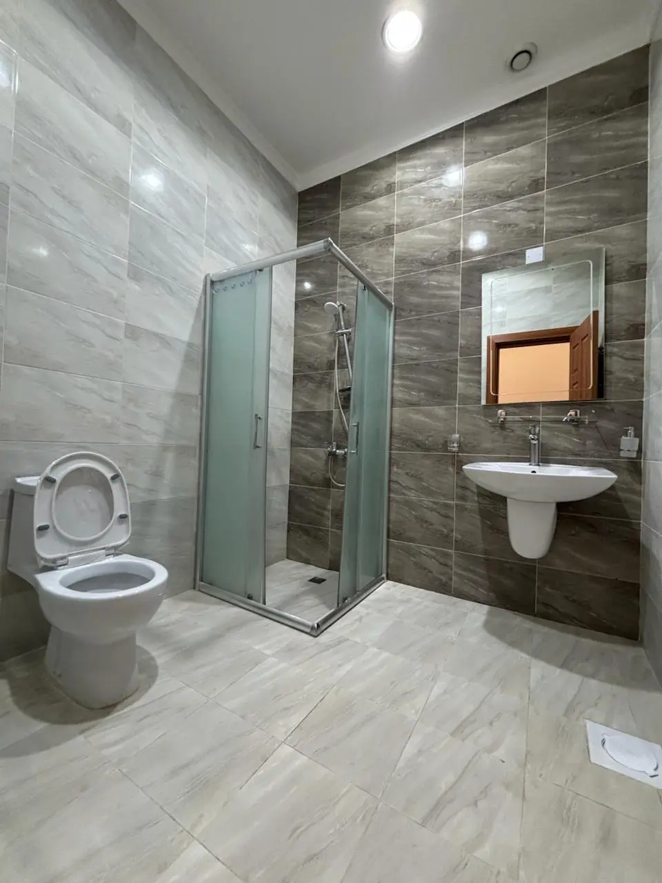 Rent Floor in Abu Fatira