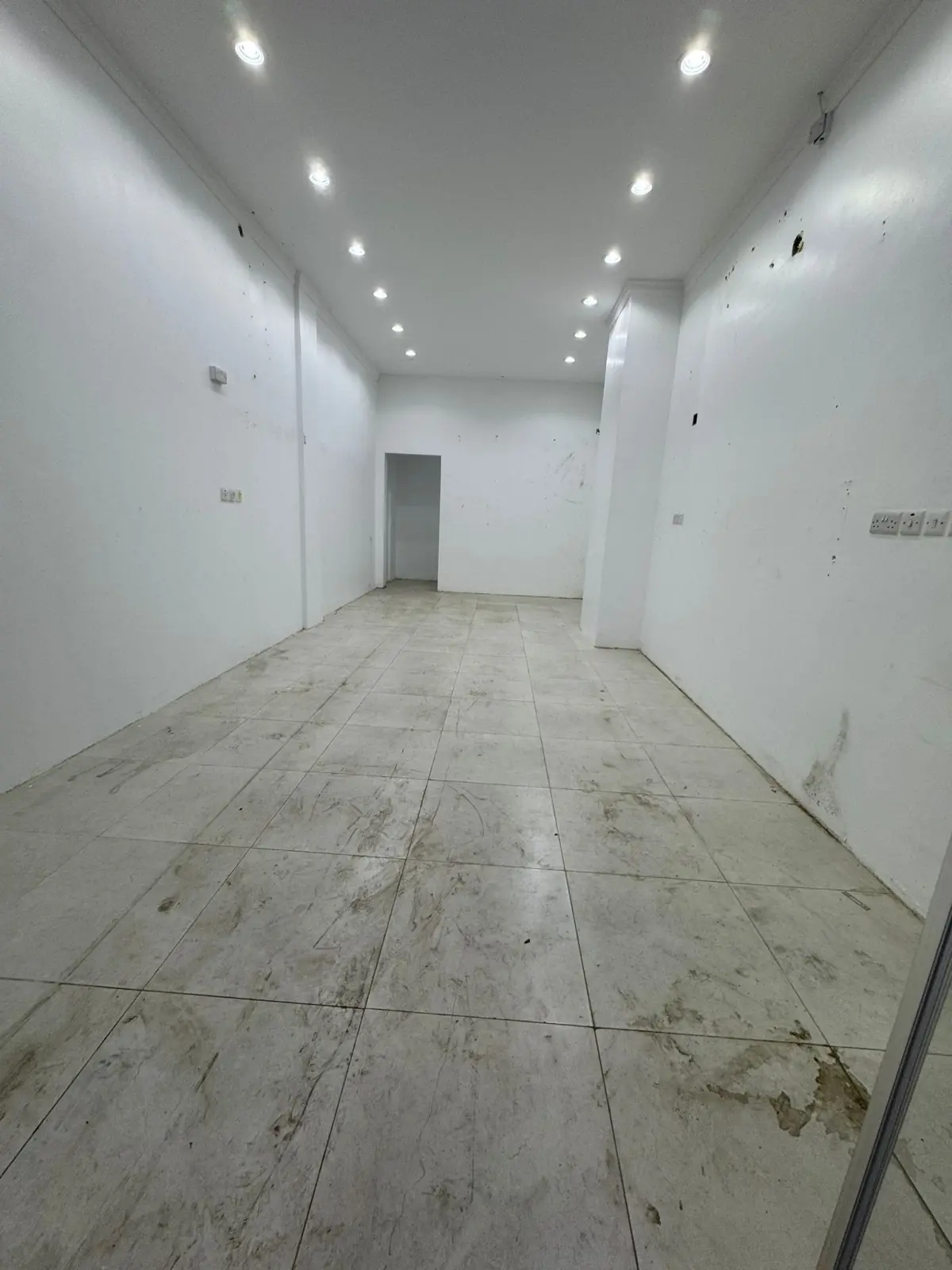 Rent Commercial in Salmiya