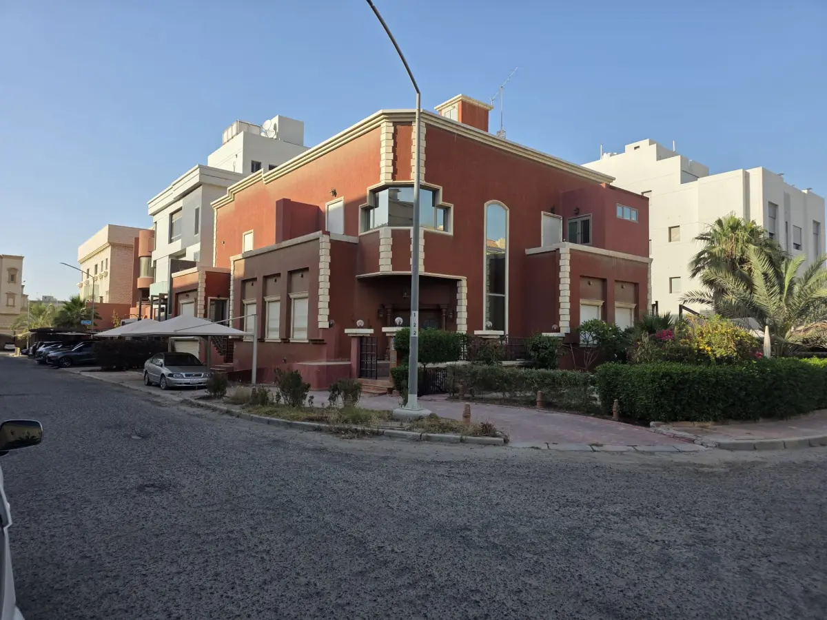 Sale House in Mubarak Al-Abdullah - West Mishref