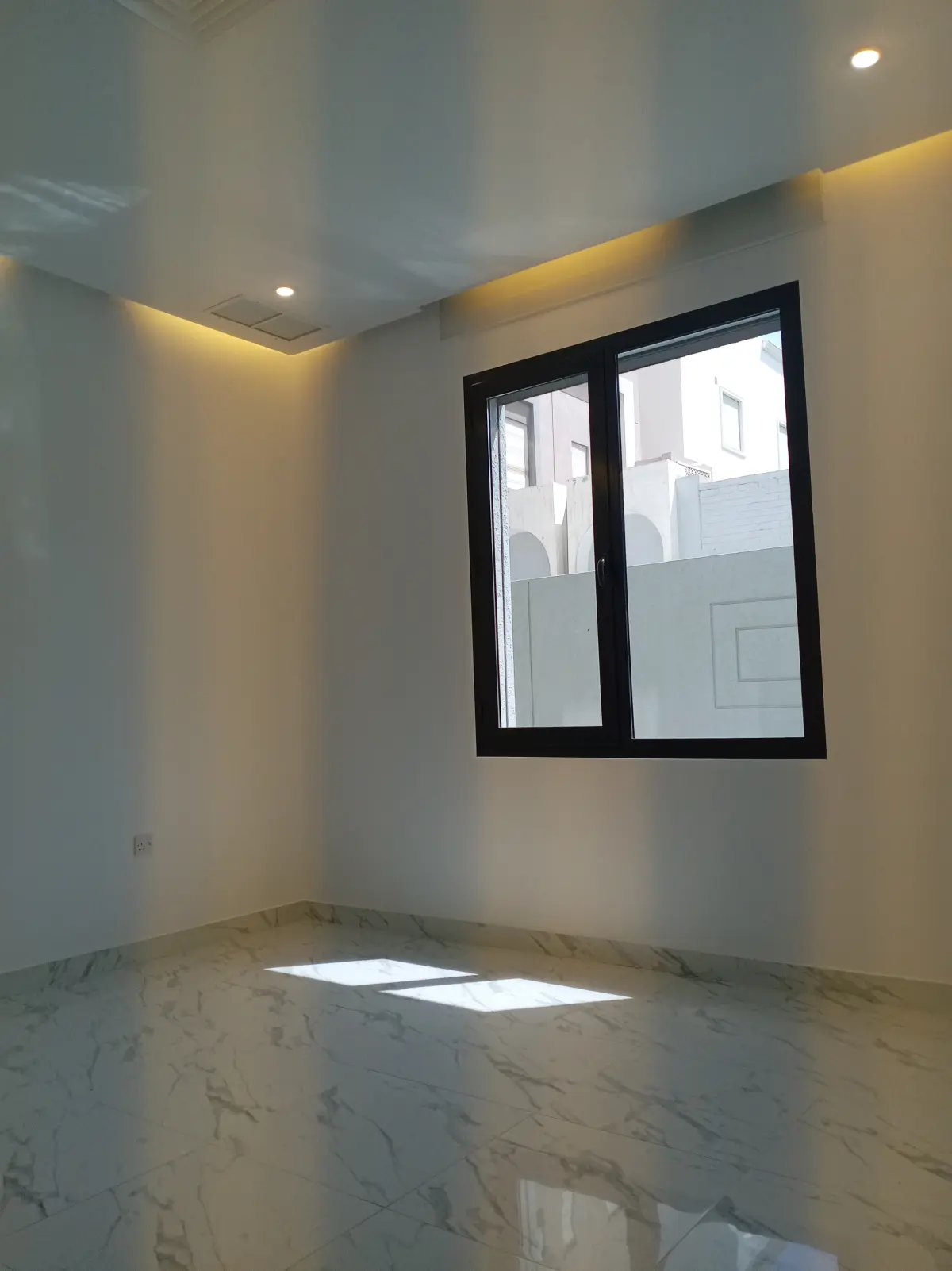 Rent Floor in Bayan