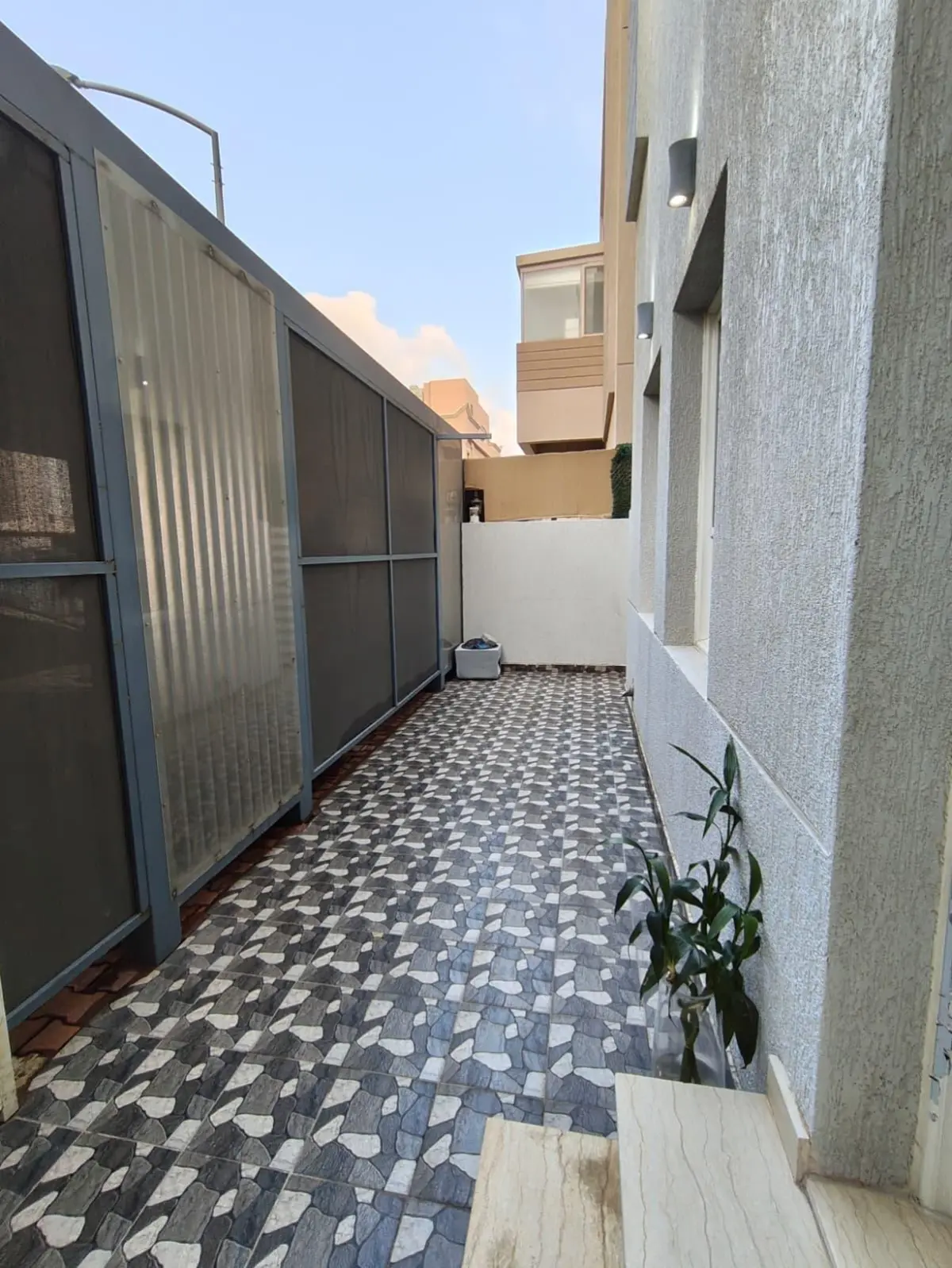 Rent Floor in Abu Fatira