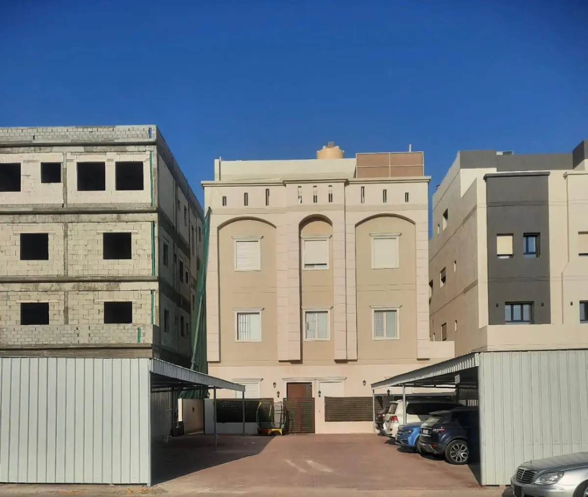 Sale House in Abu Halifa