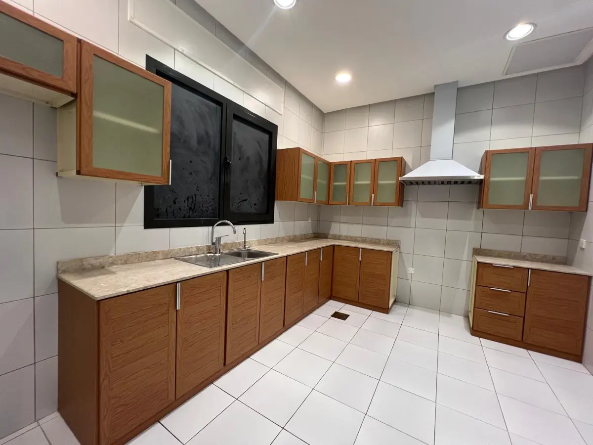 Rent Floor in Rumaithiya