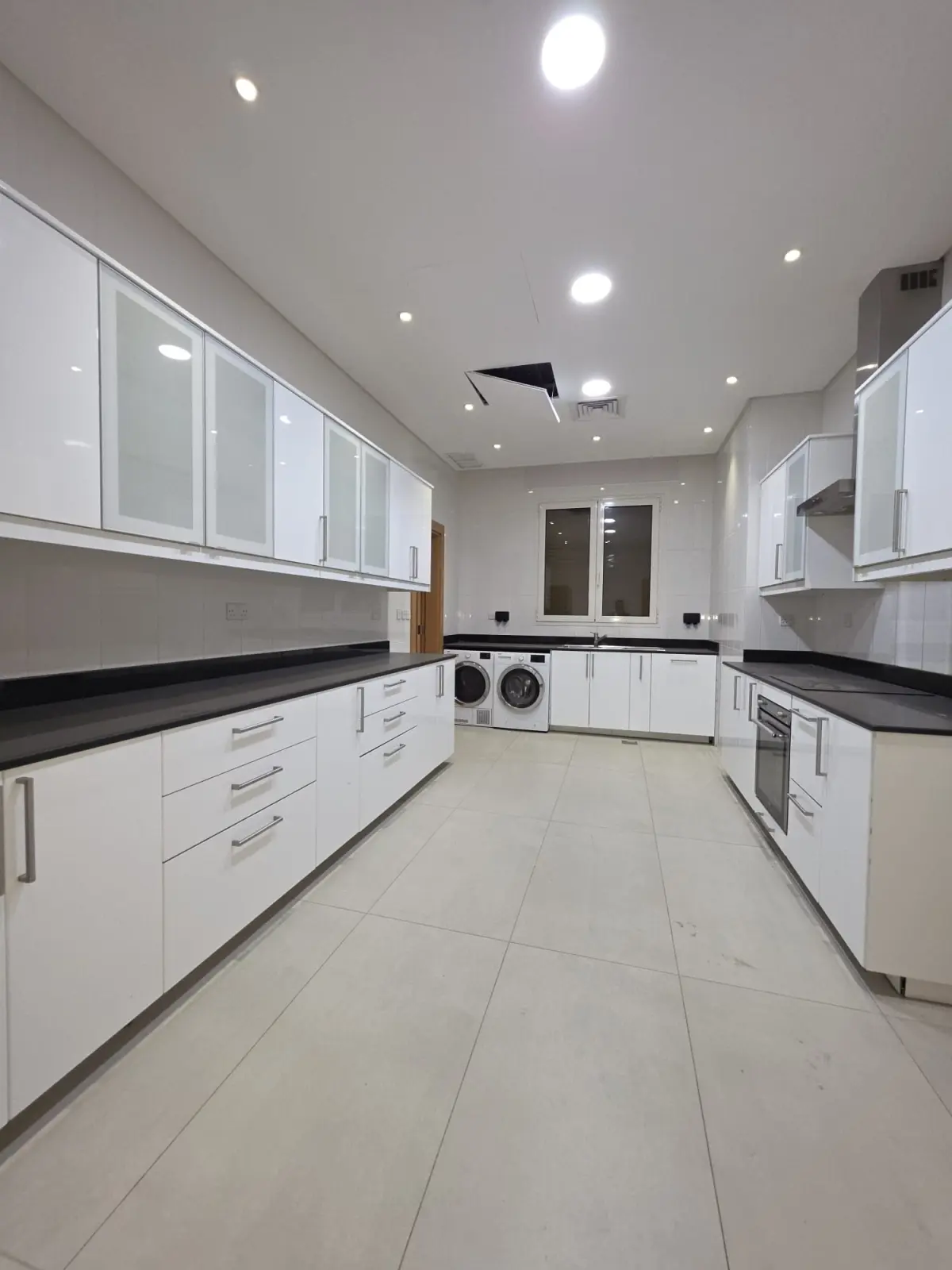 Rent Floor in Abu Fatira