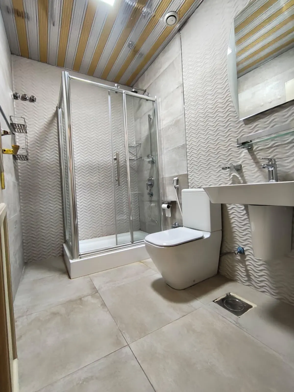 Rent Floor in Abu Fatira