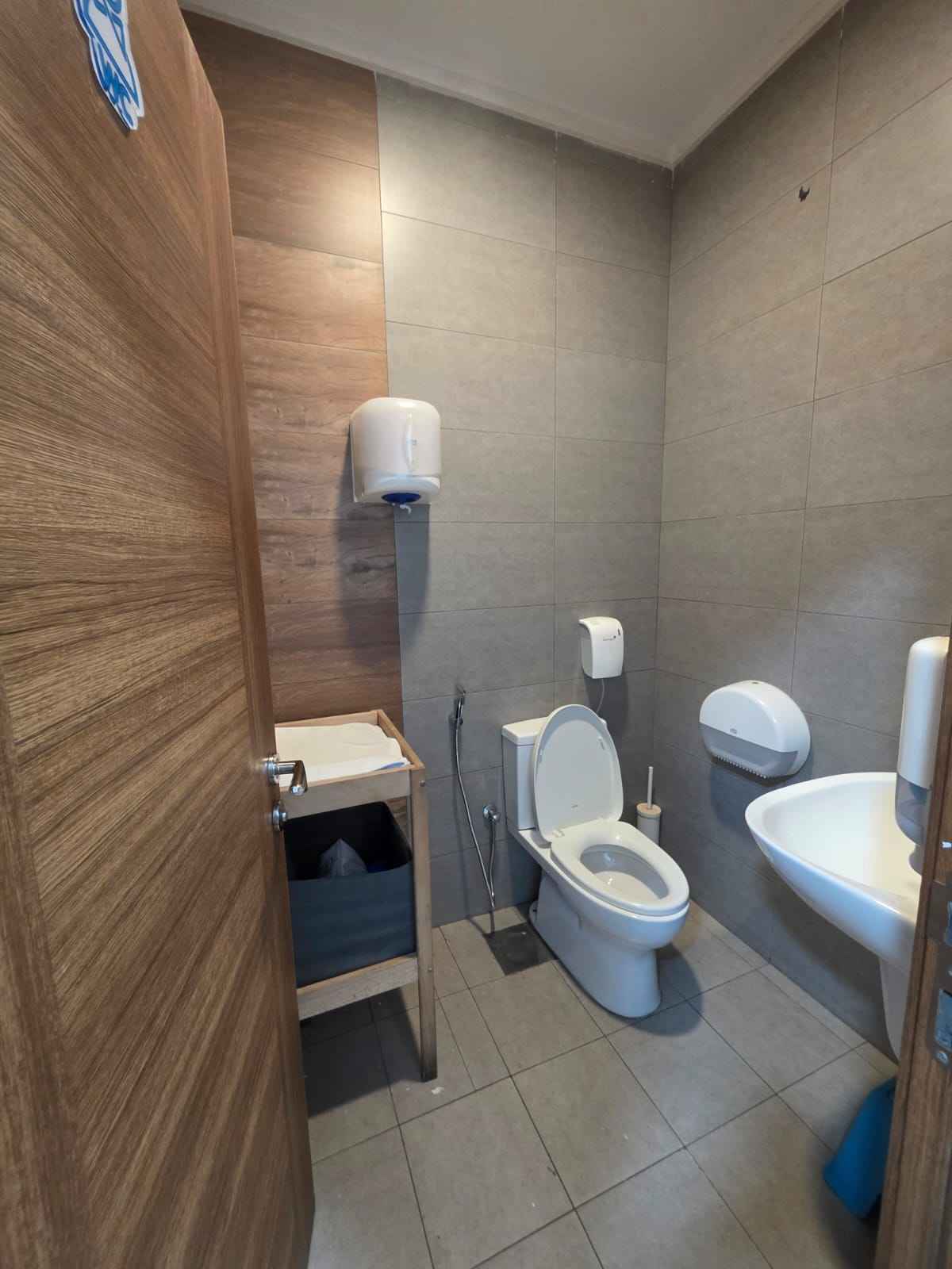 Rent Commercial in Salmiya