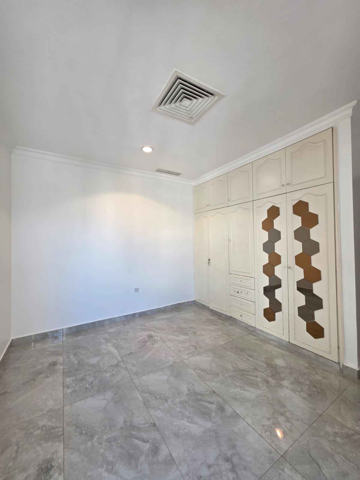 Rent Apartment in Salmiya