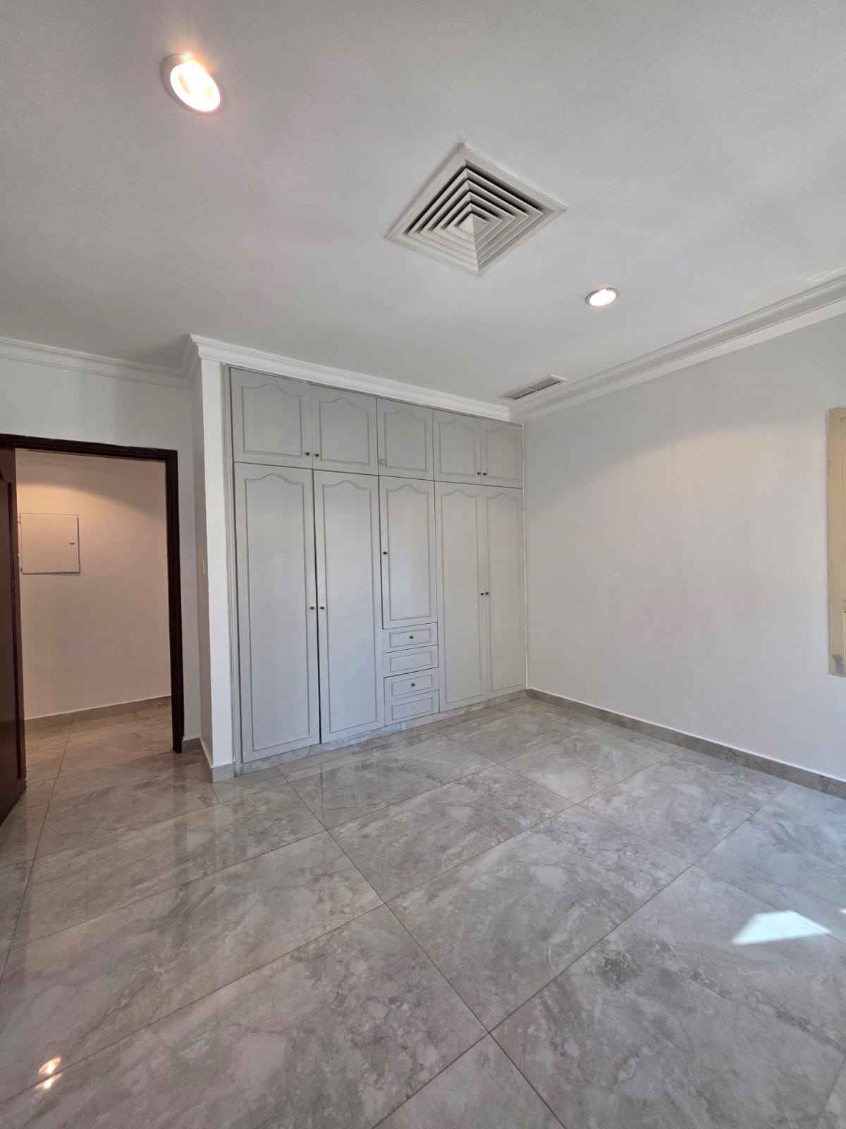 Rent Apartment in Salmiya