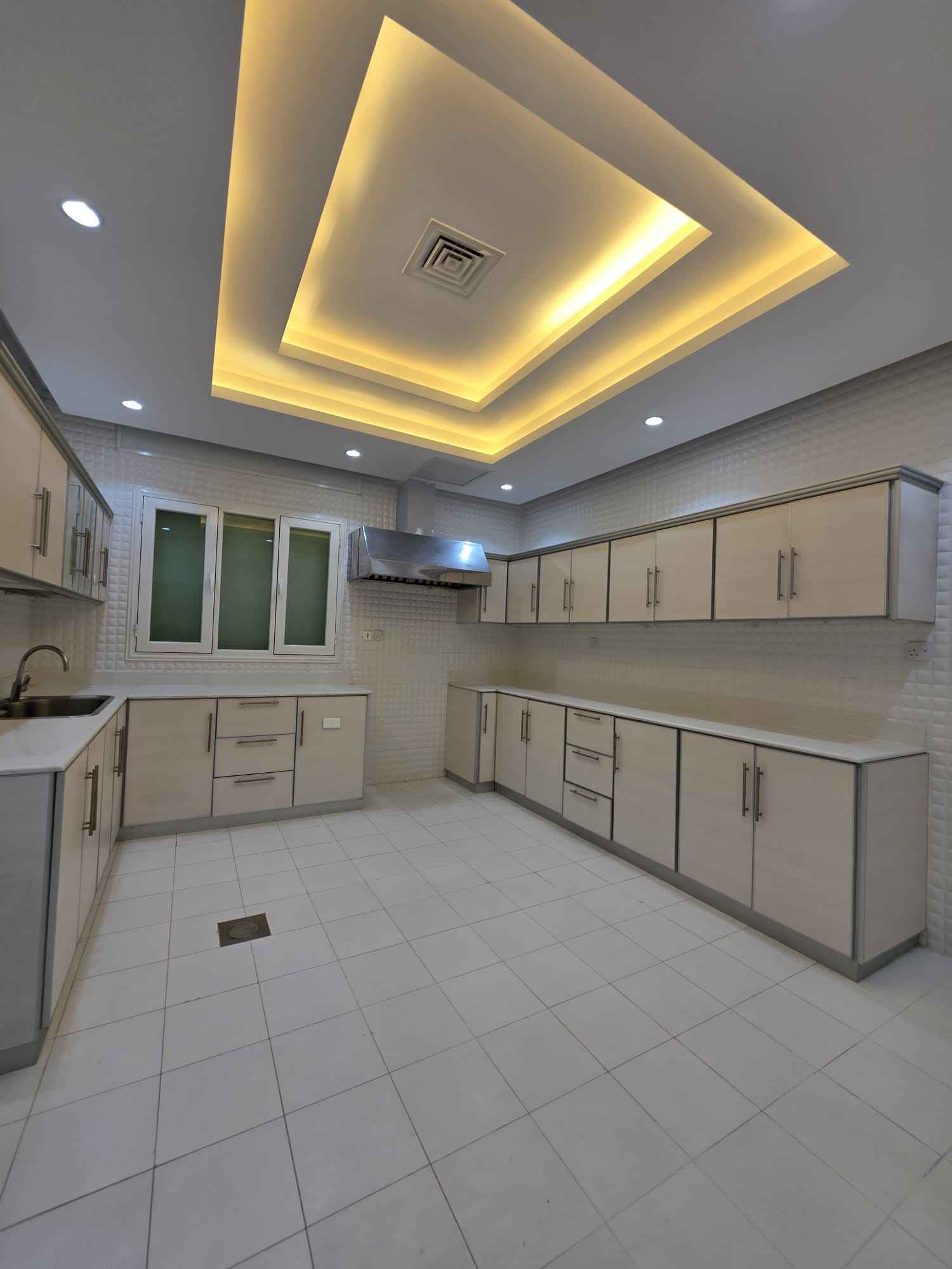 Rent Floor in Funaitees