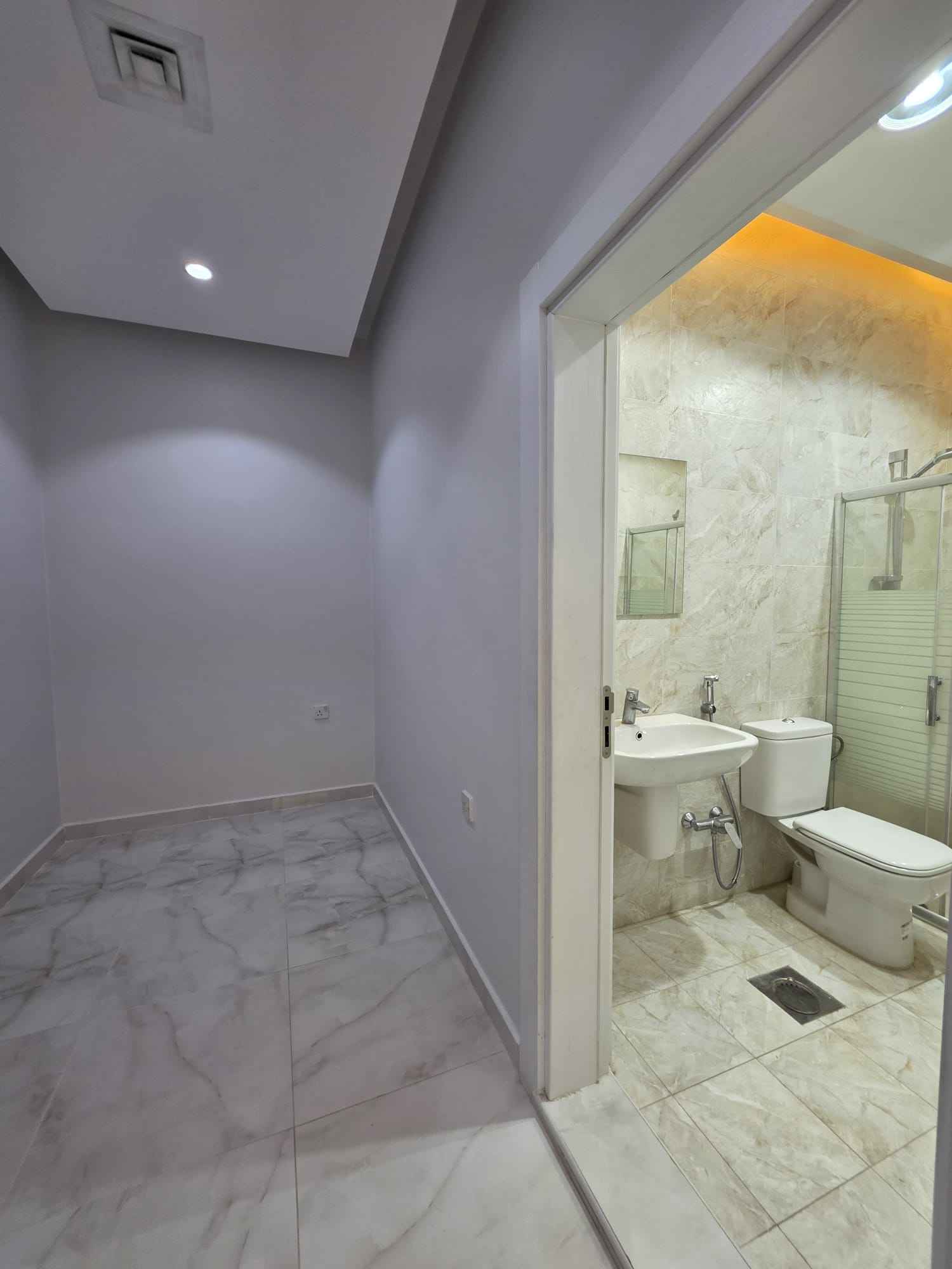Rent Floor in Funaitees