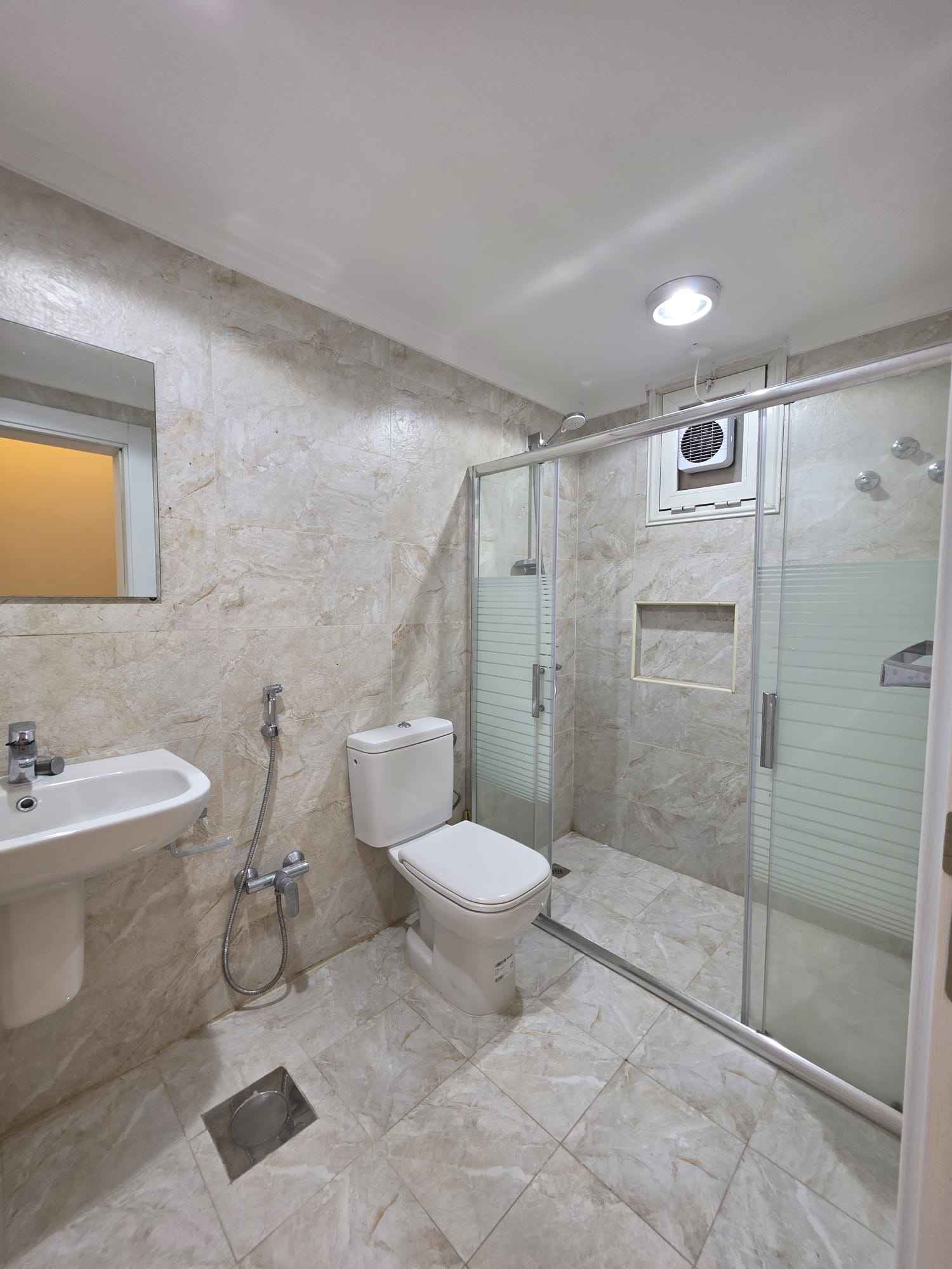 Rent Floor in Funaitees