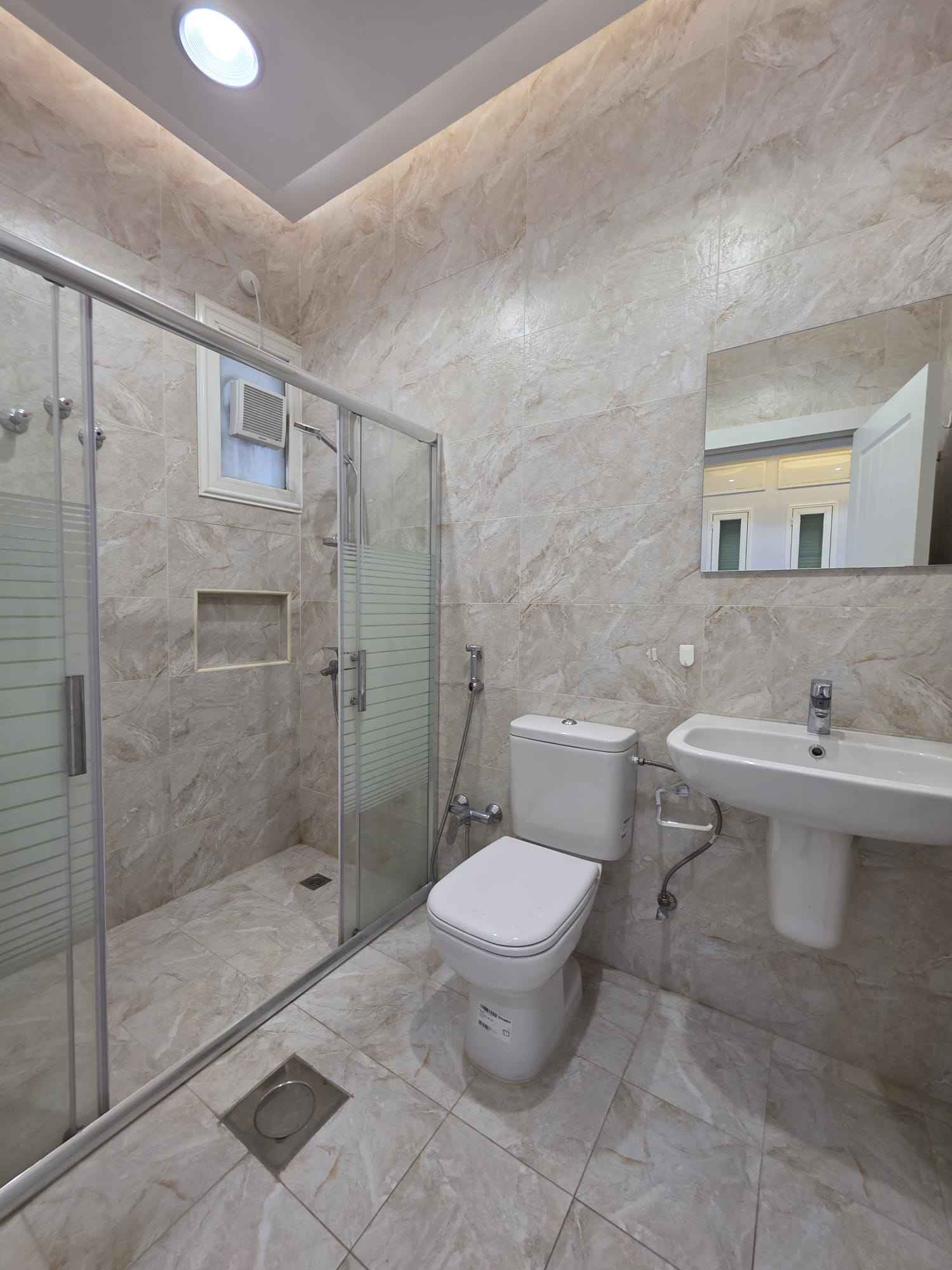 Rent Floor in Funaitees