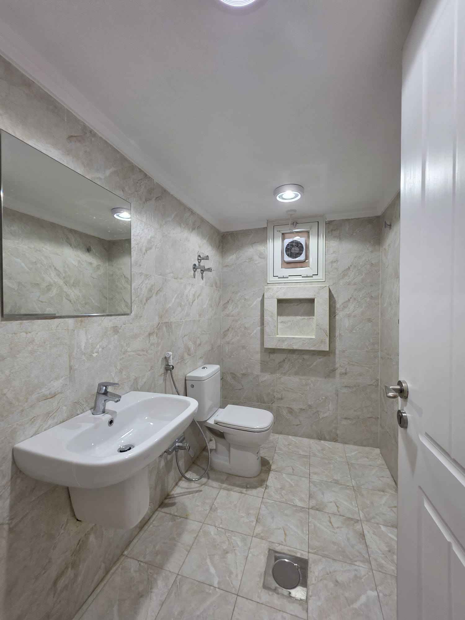 Rent Floor in Funaitees