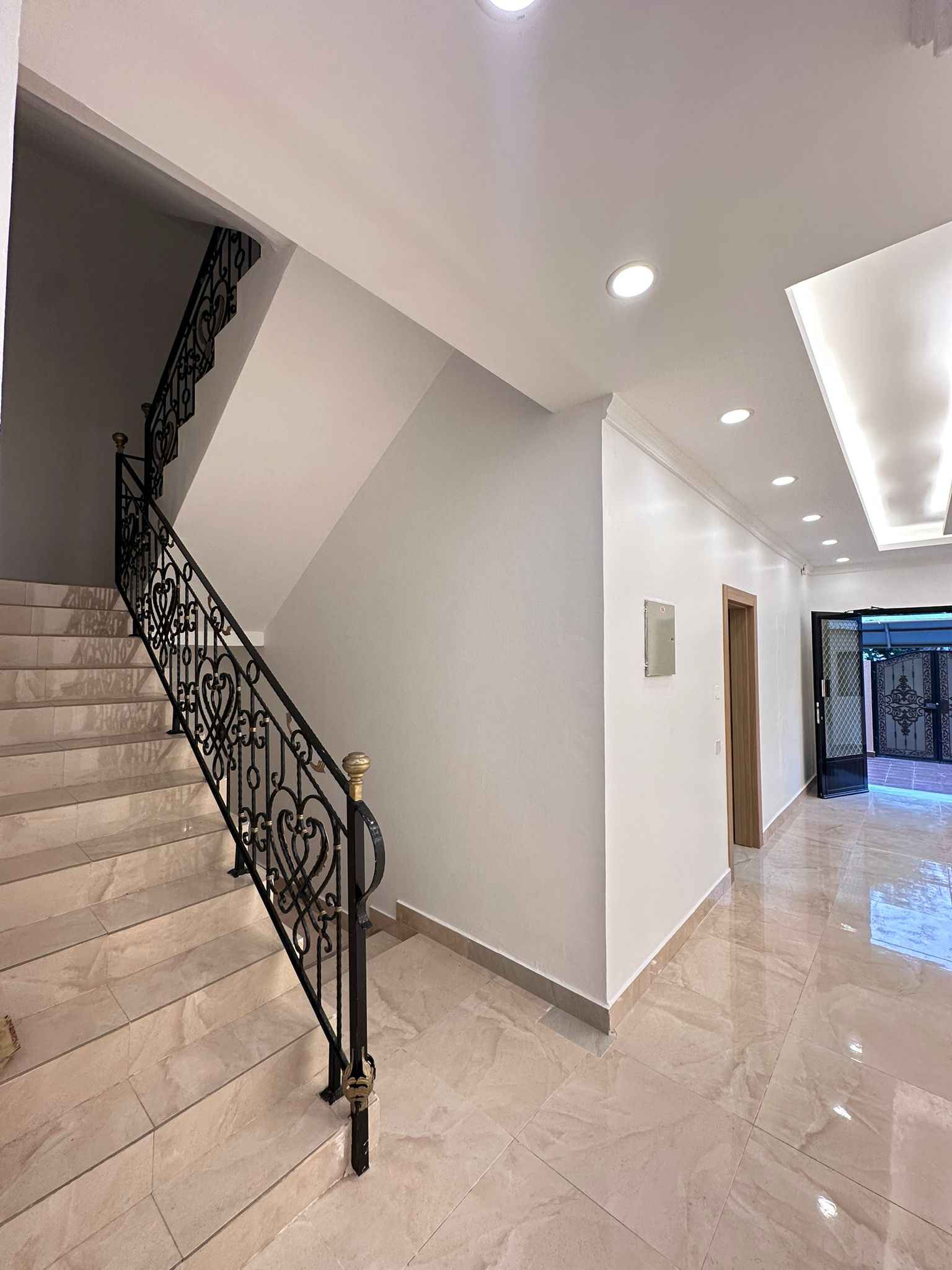 Rent House in Shaab Residential