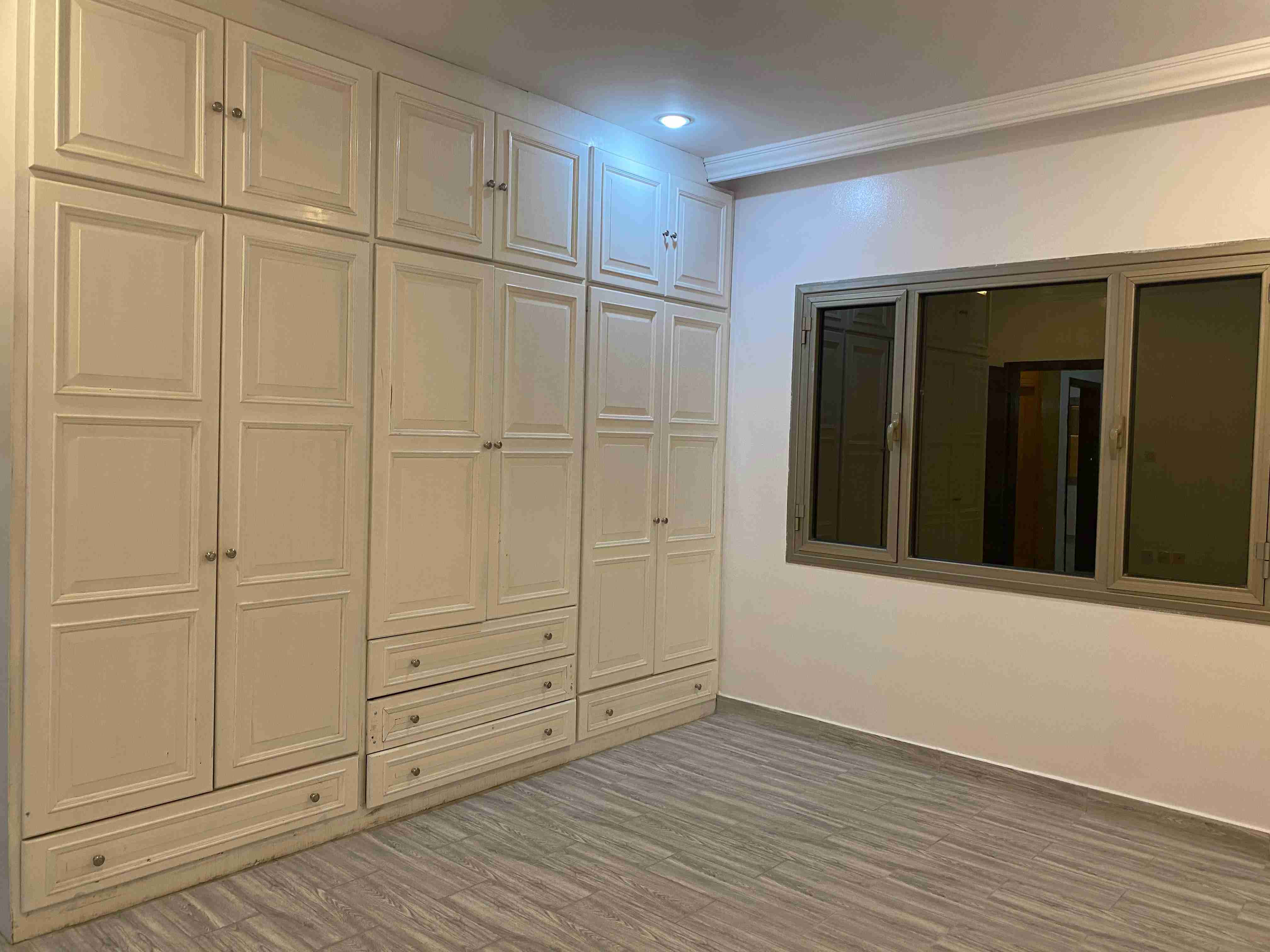 Rent Floor in Surra