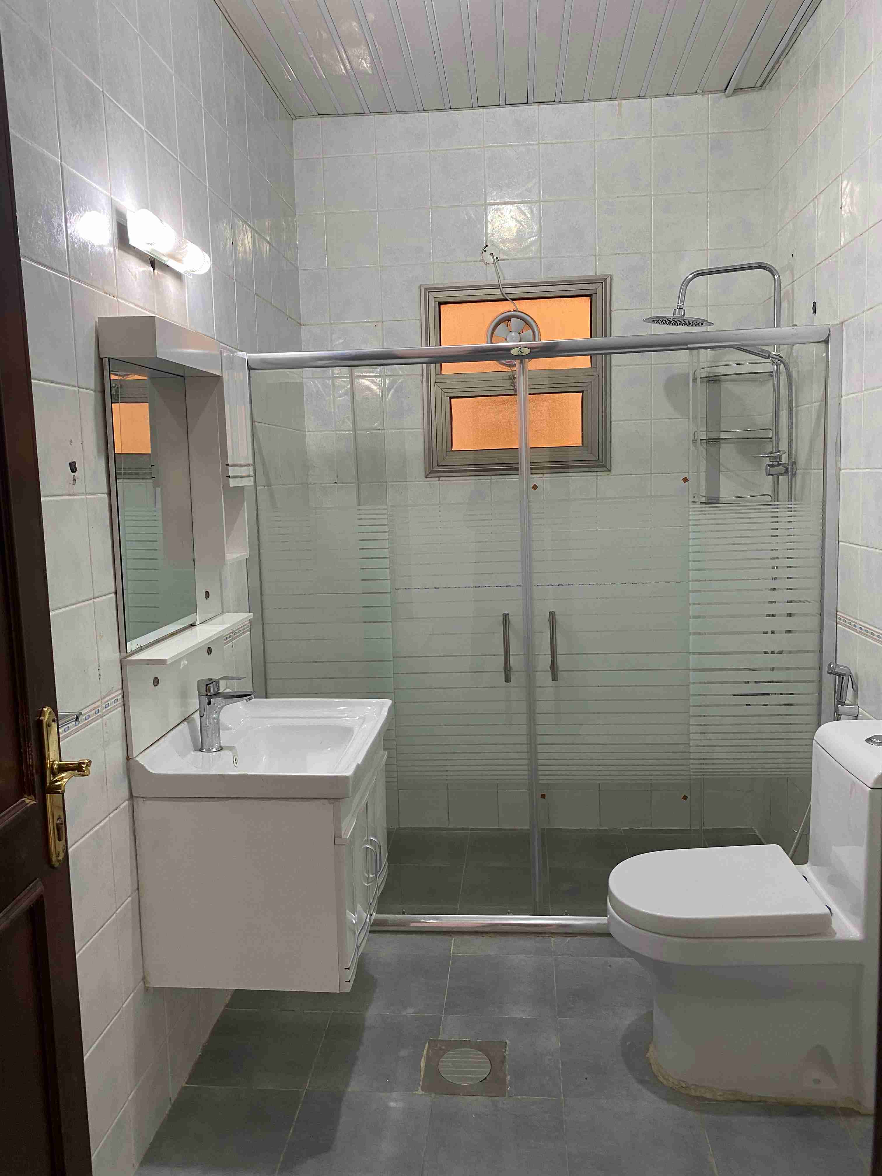 Rent Floor in Surra