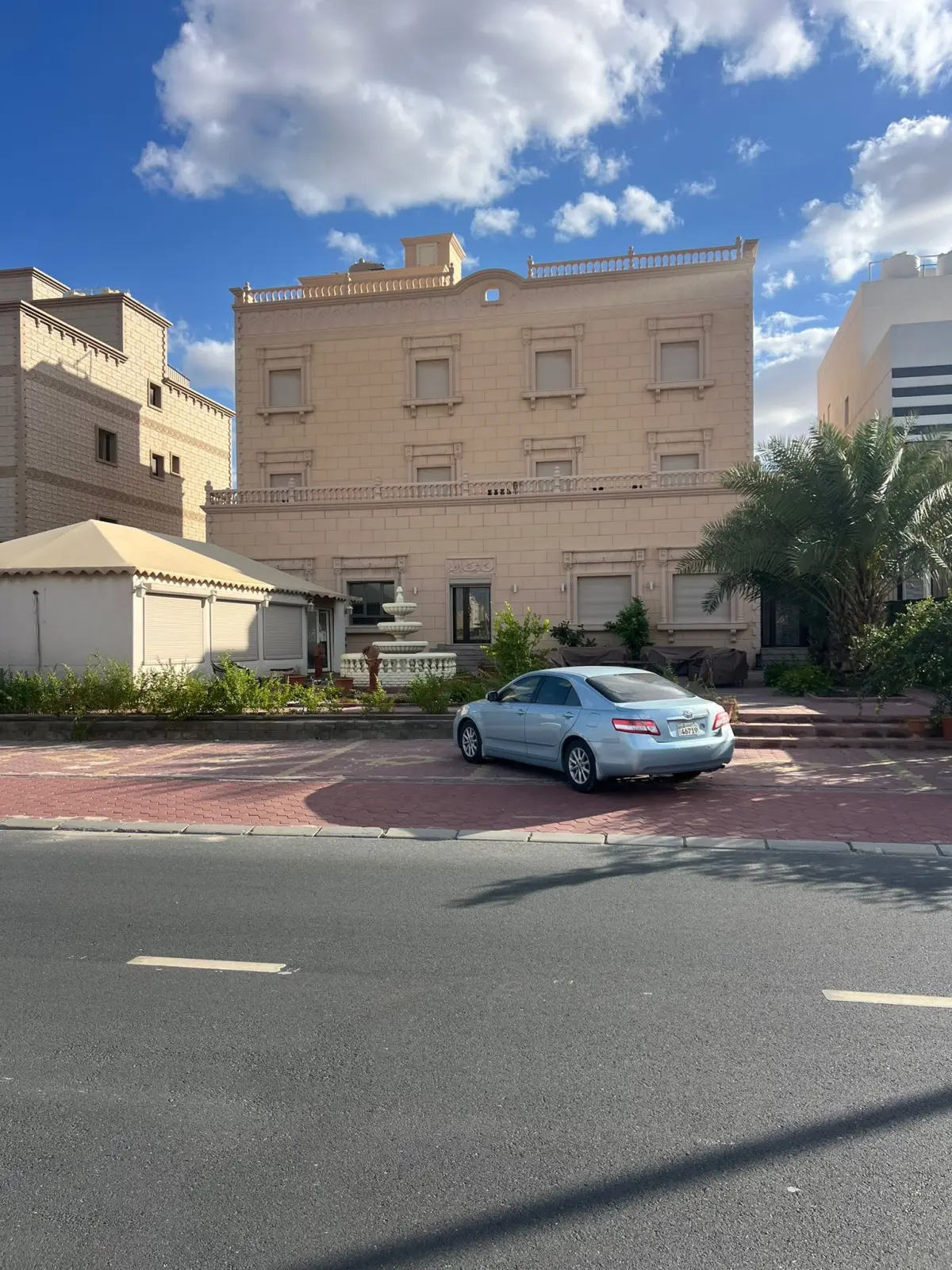 للبيع بيت في صباح الاحمد السكنية