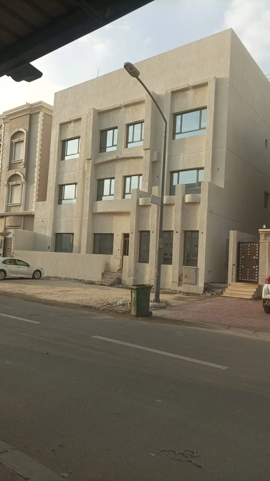للبيع بيت في صباح الاحمد السكنية