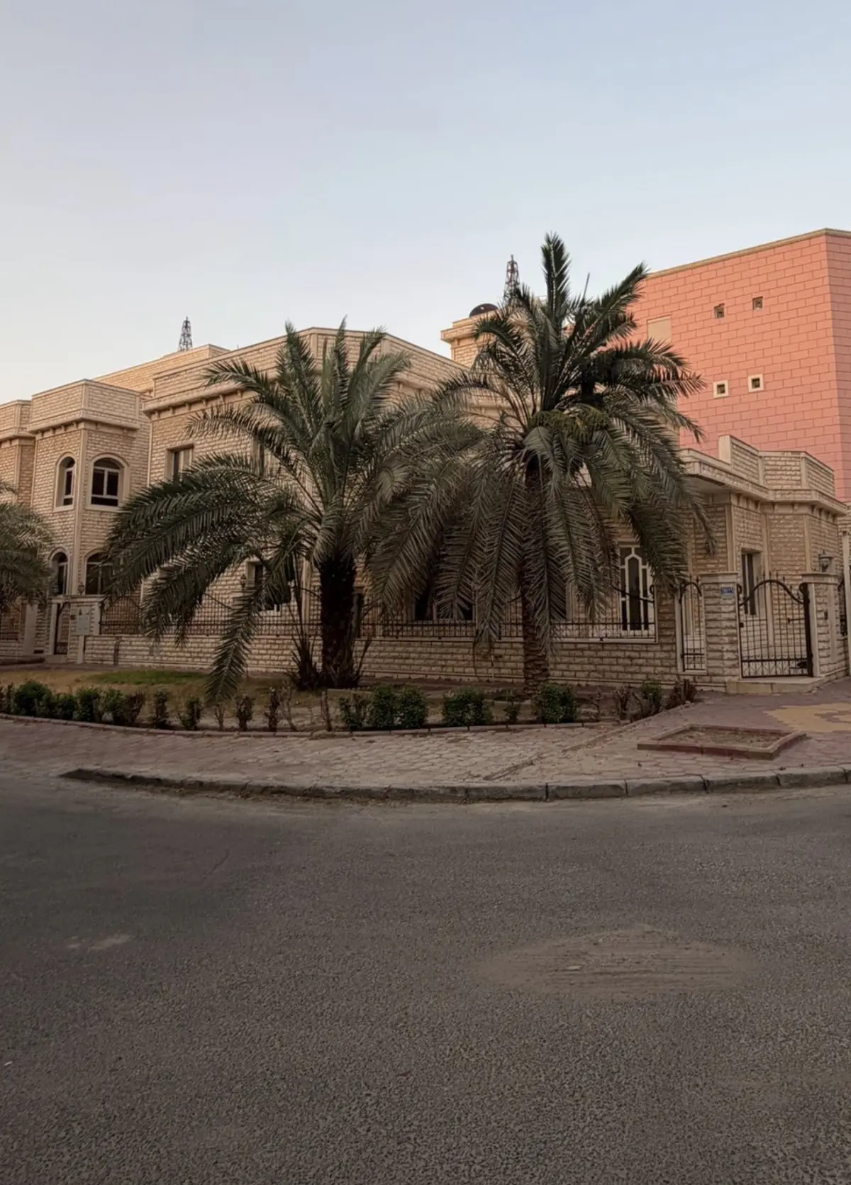 للبيع بيت في الزهراء