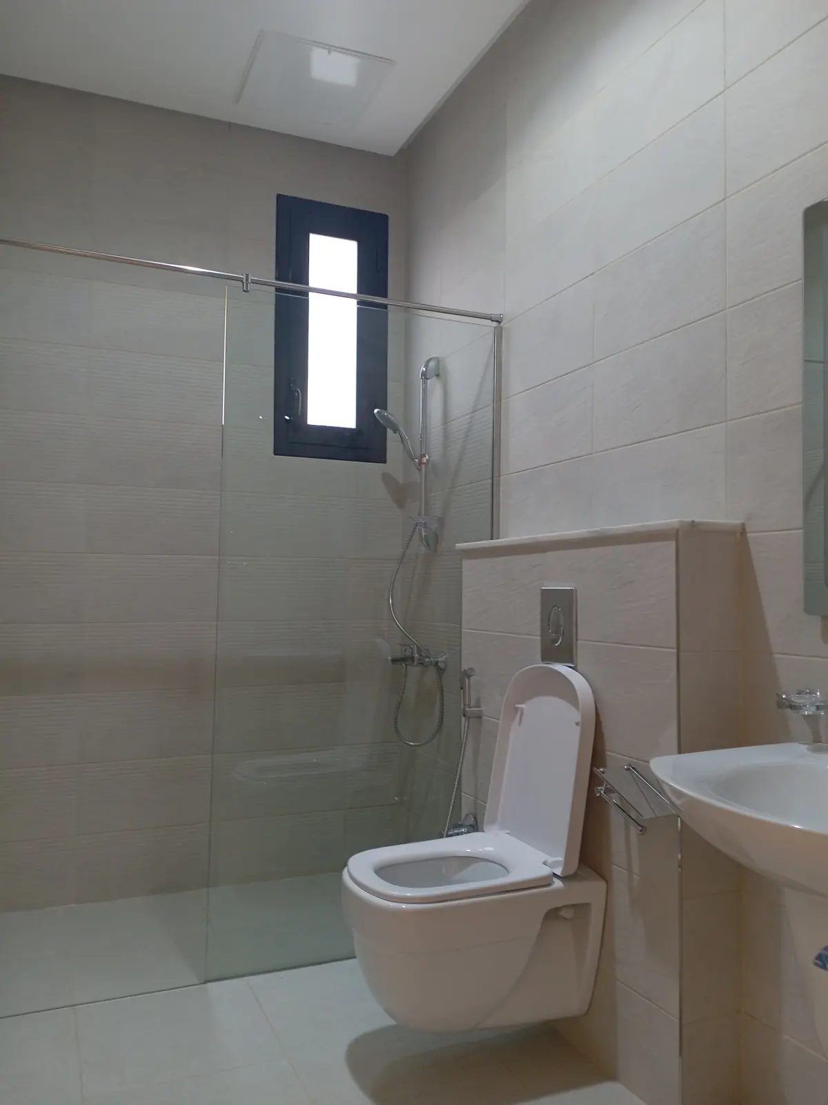 Rent Floor in Bayan