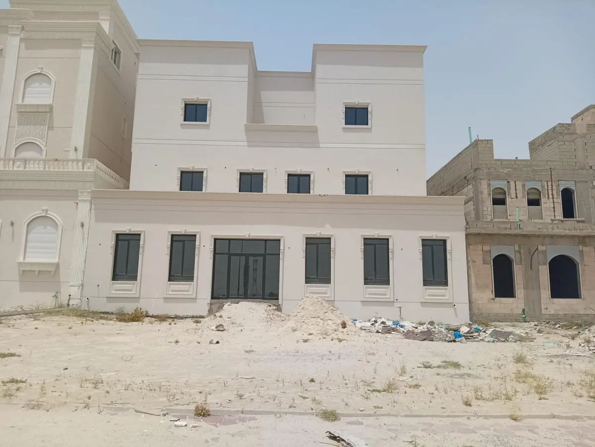 للبيع بيت في صباح الاحمد السكنية