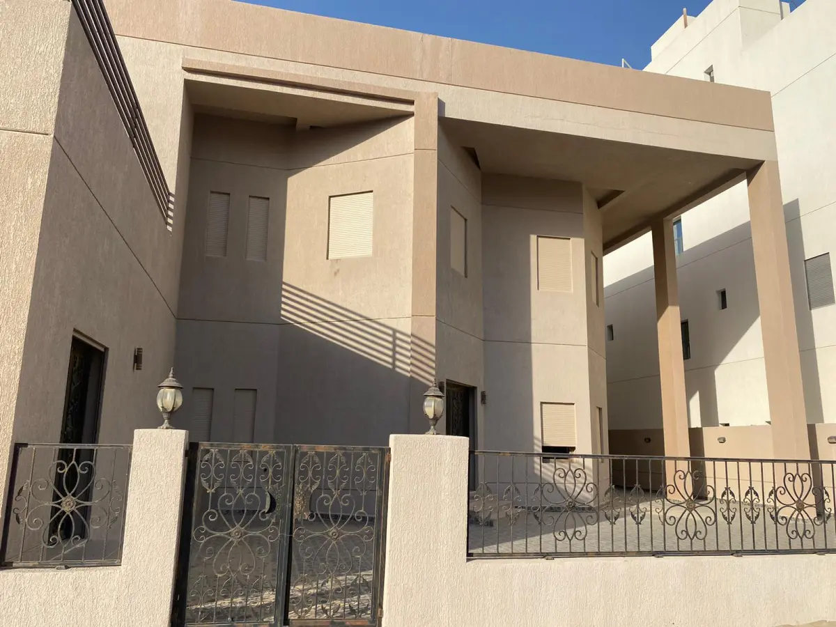 للبيع بيت في صباح الاحمد السكنية