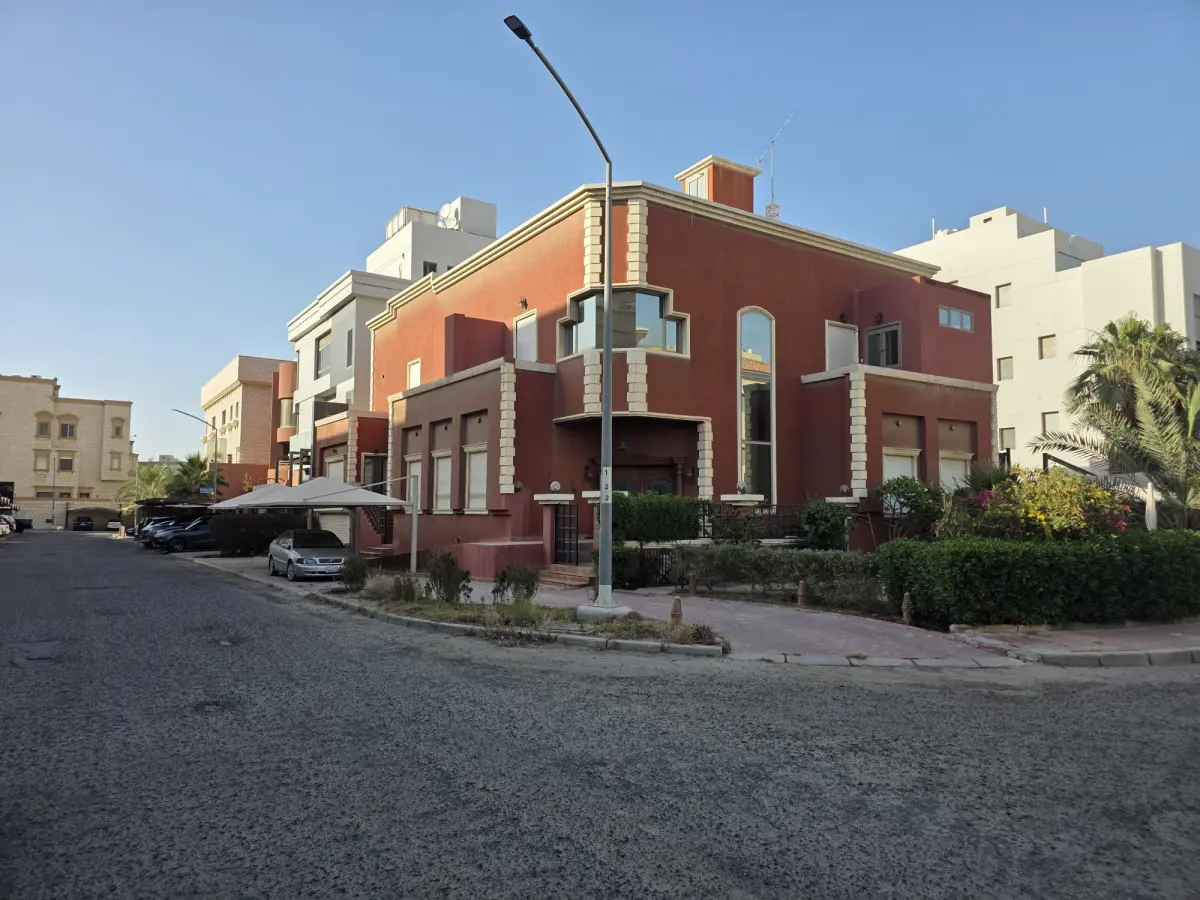 Sale House in Mubarak Al-Abdullah - West Mishref