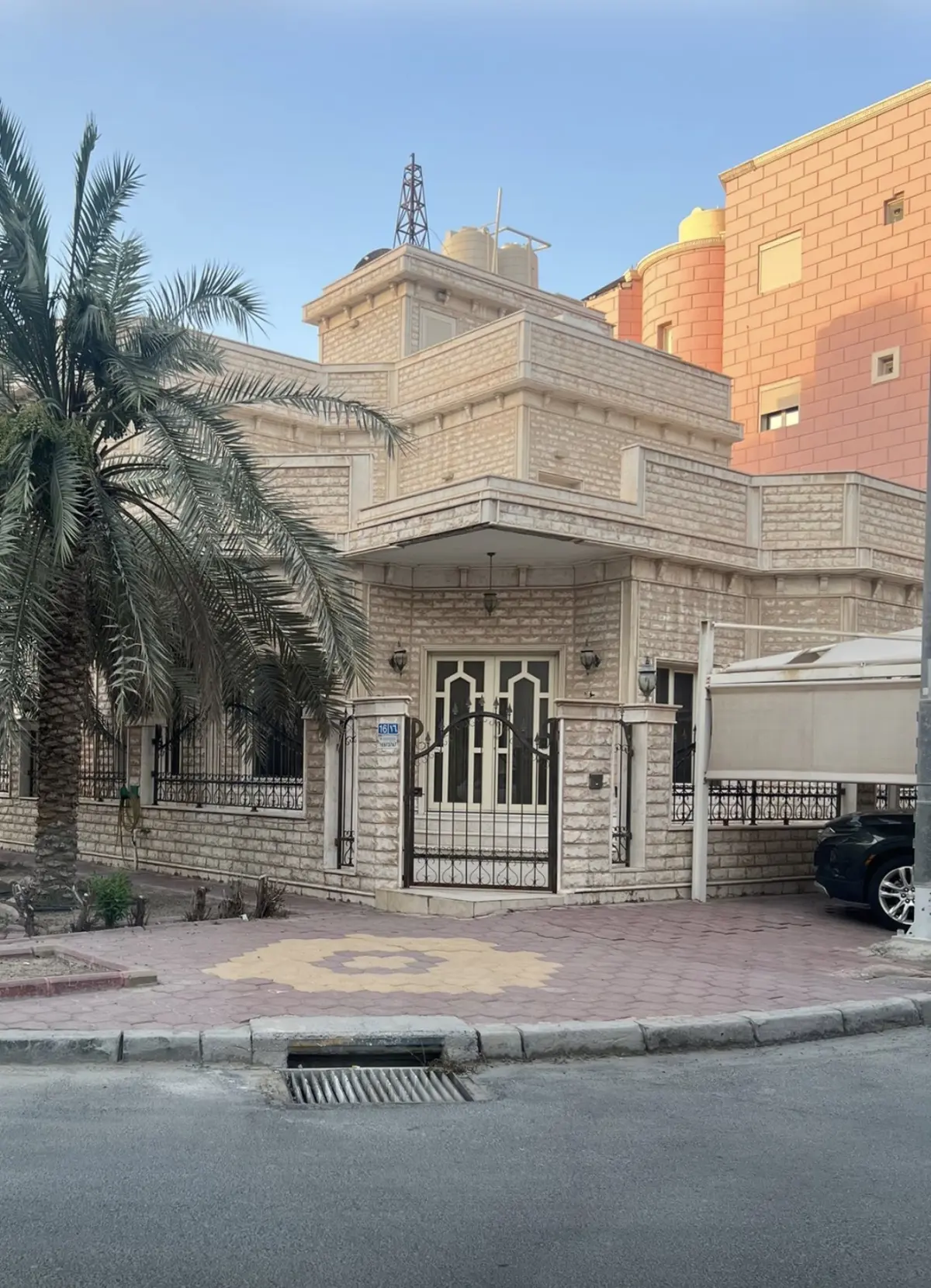 للبيع بيت في الزهراء
