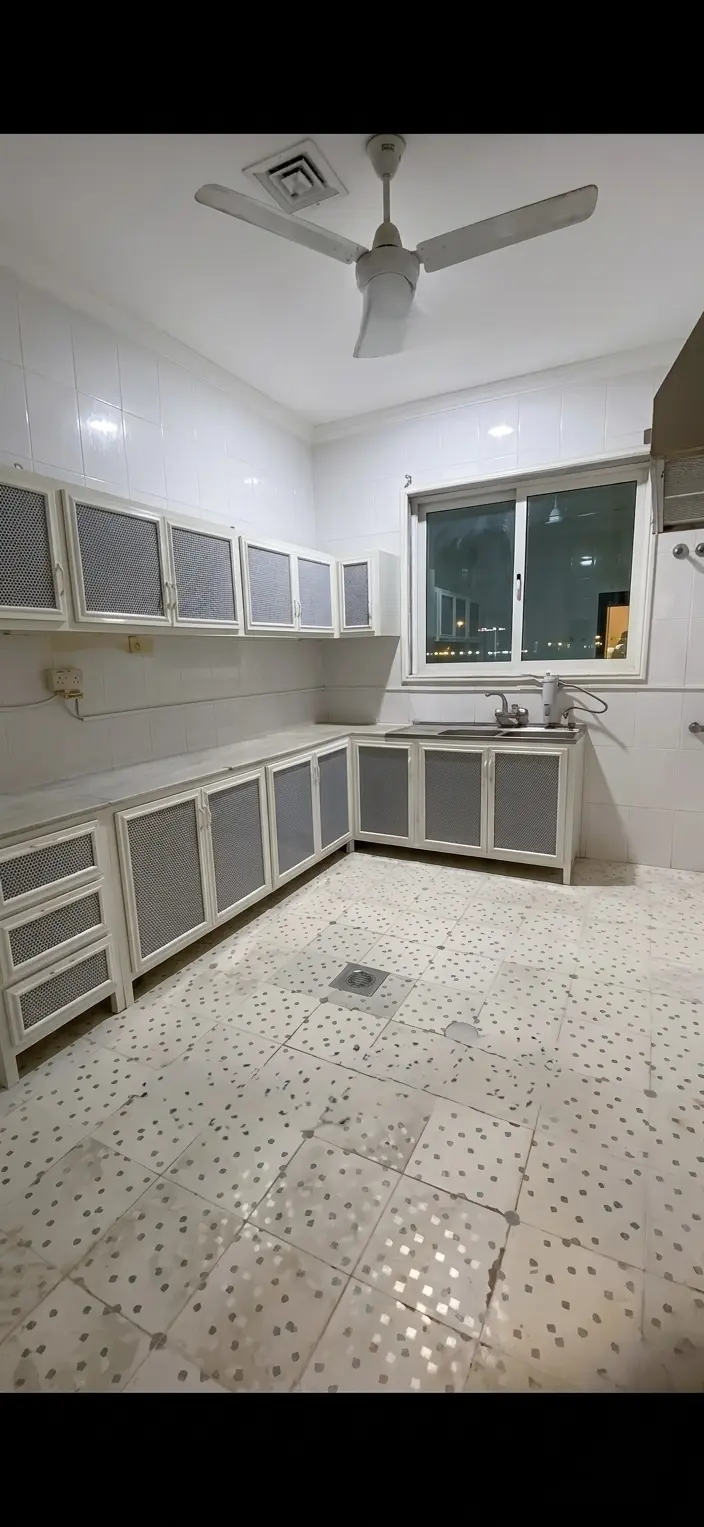للإيجار شقة في حطين