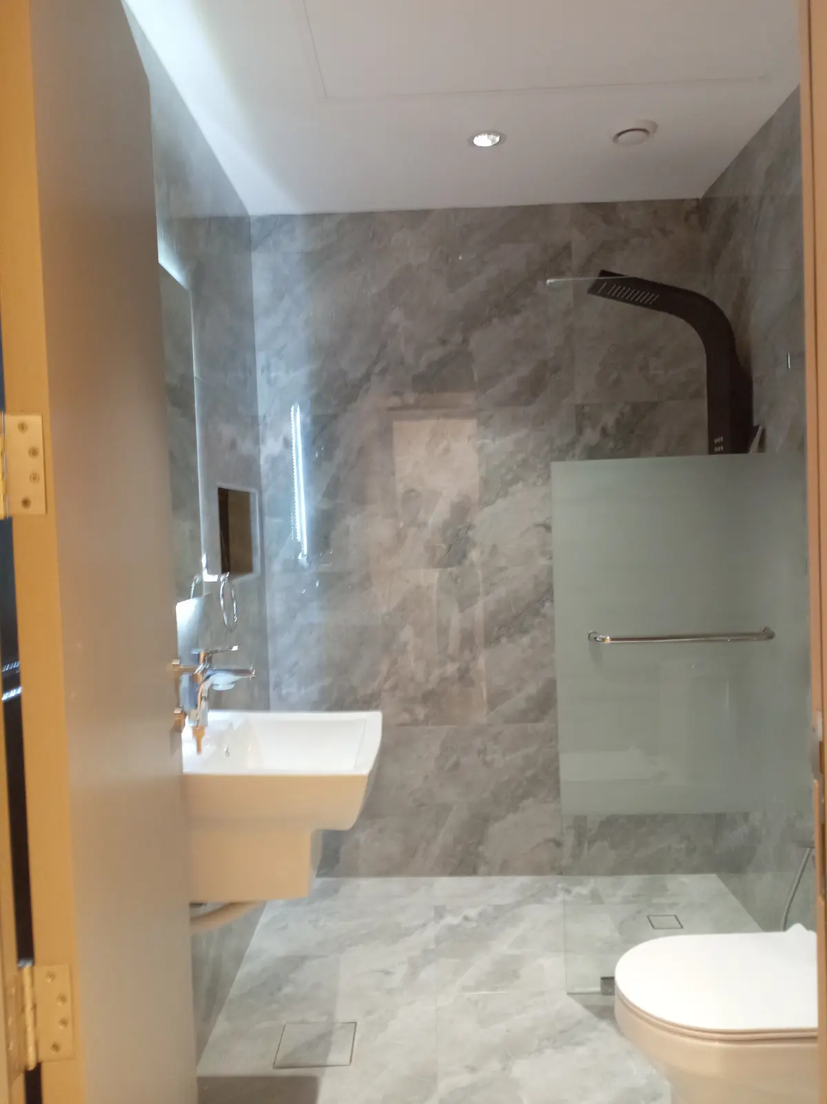 Rent Apartment in Omariya