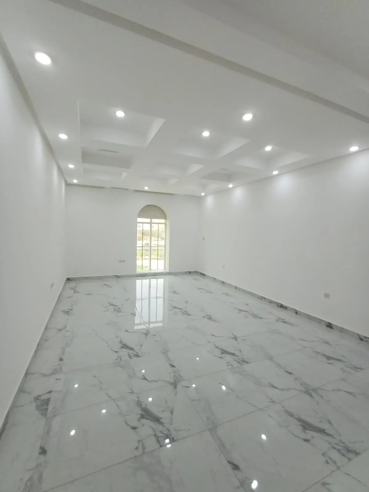 للإيجار شقة في الشعب السكني