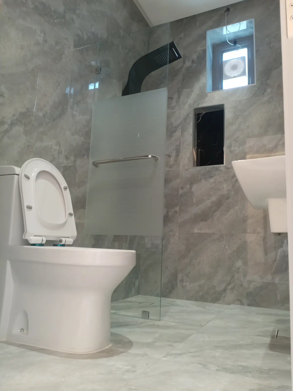 Rent Apartment in Omariya