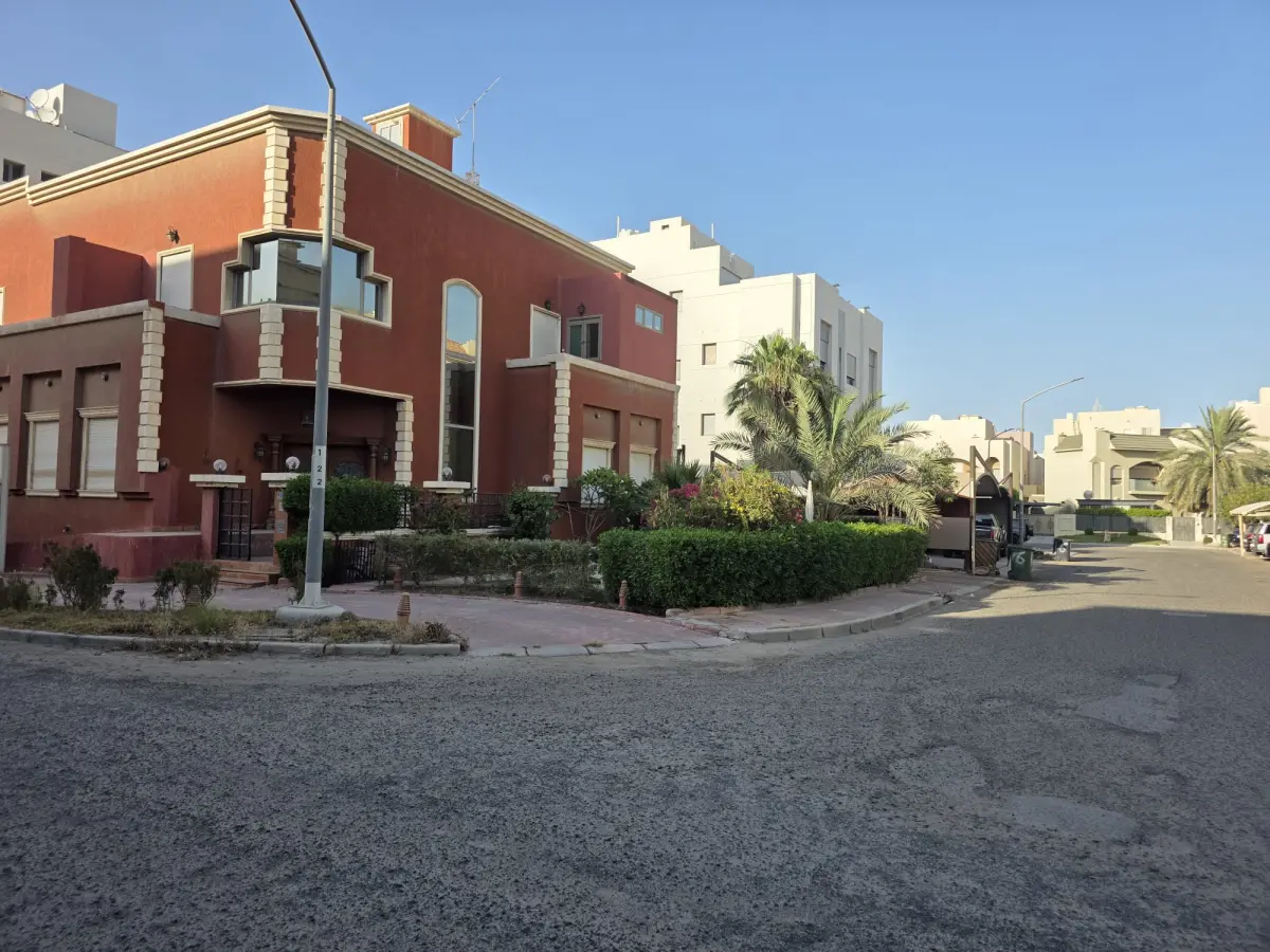 Sale House in Mubarak Al-Abdullah - West Mishref