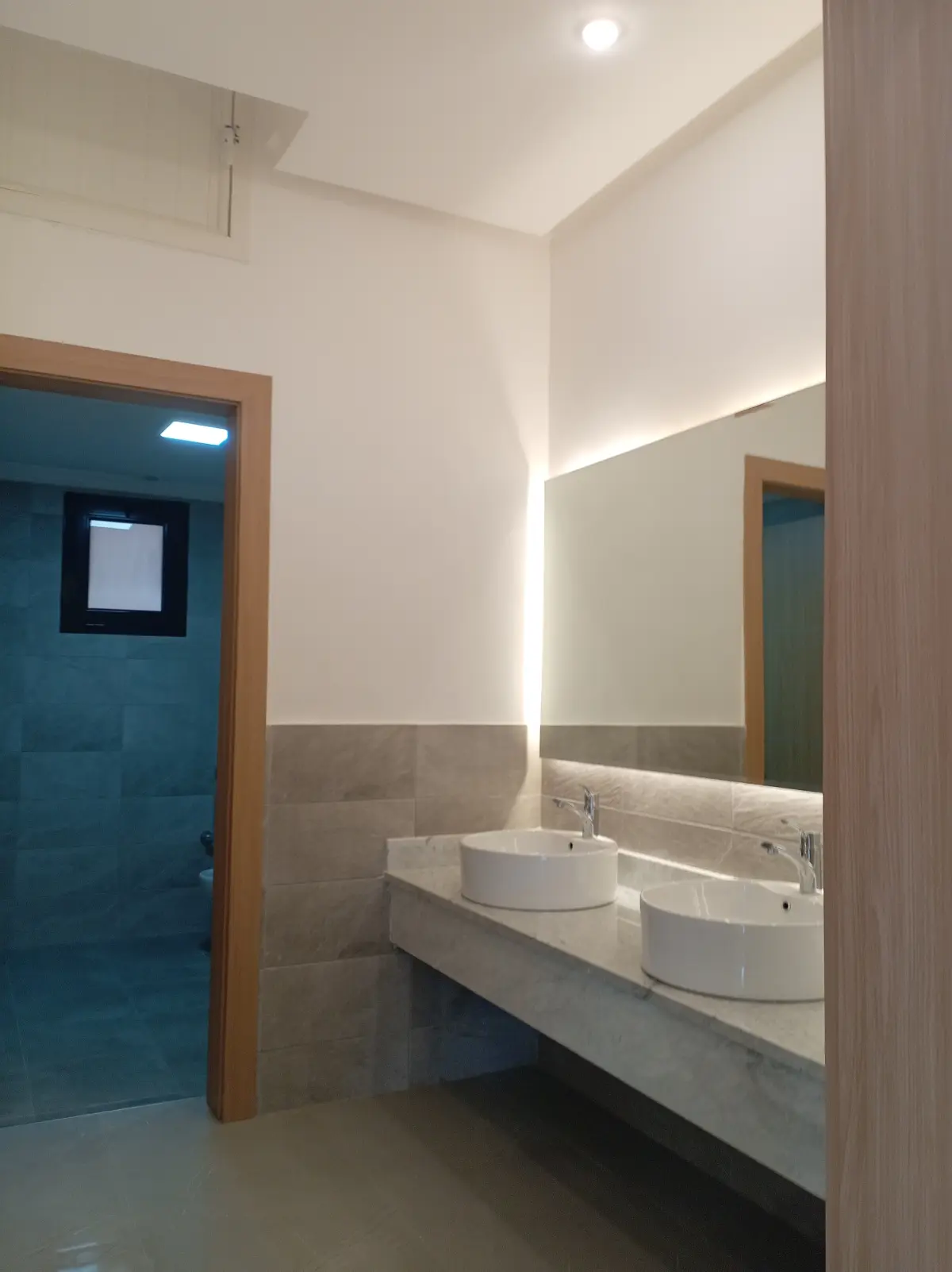 Rent Floor in Bayan