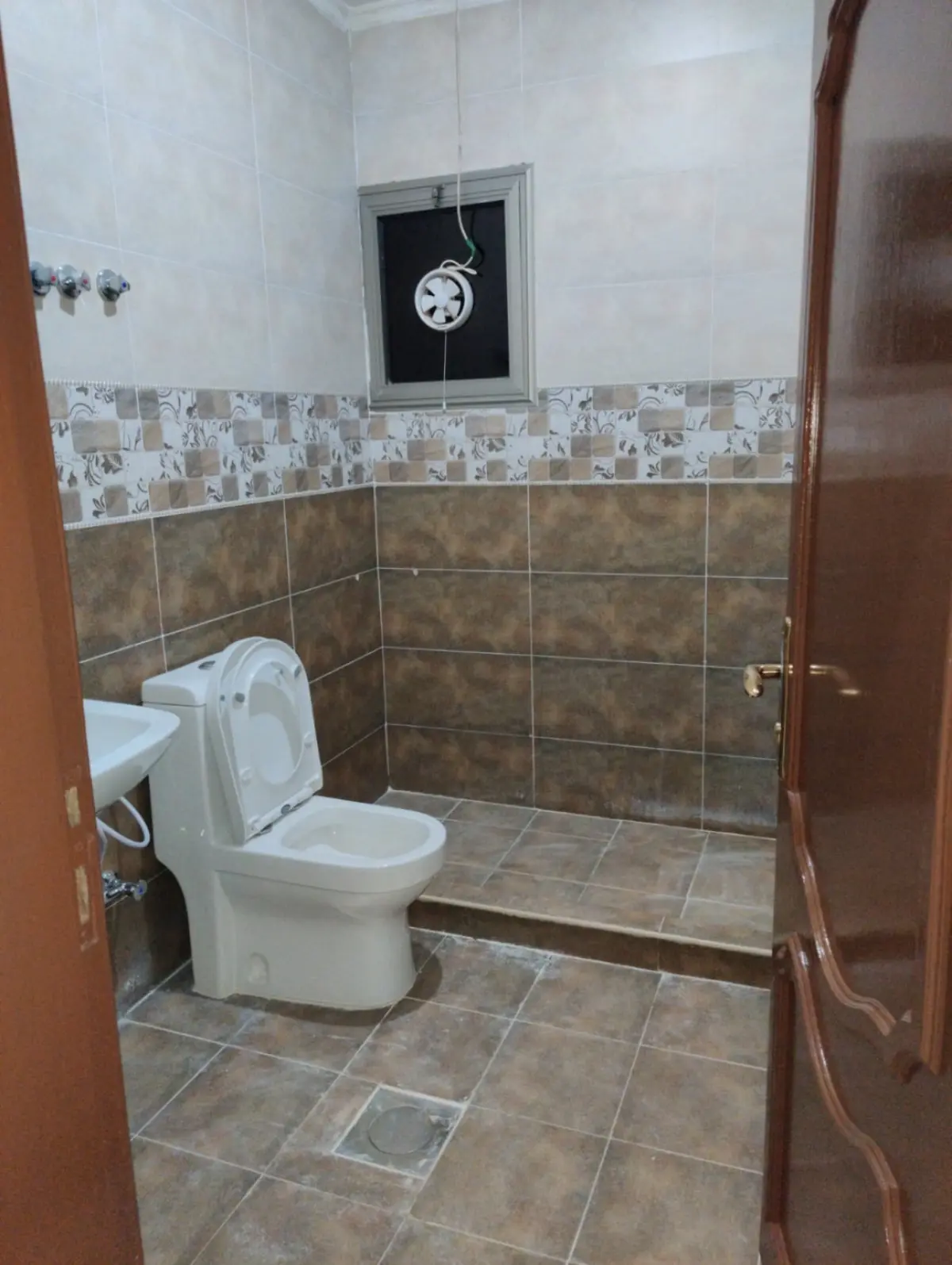 للإيجار شقة في حطين