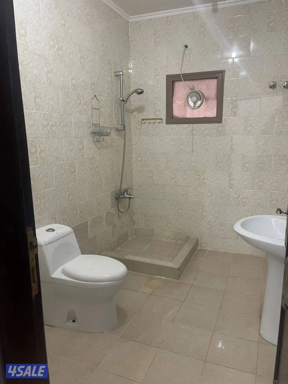 Rent Floor in Bayan