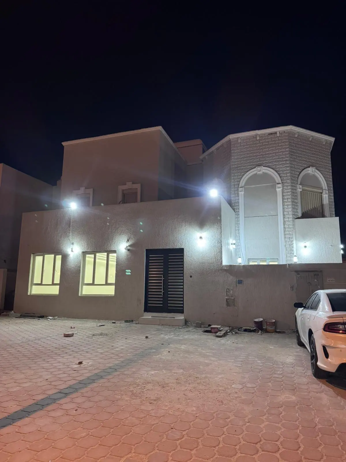 للبيع بيت في صباح الاحمد السكنية