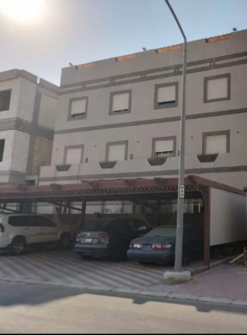 للبيع بيت في صباح الاحمد السكنية