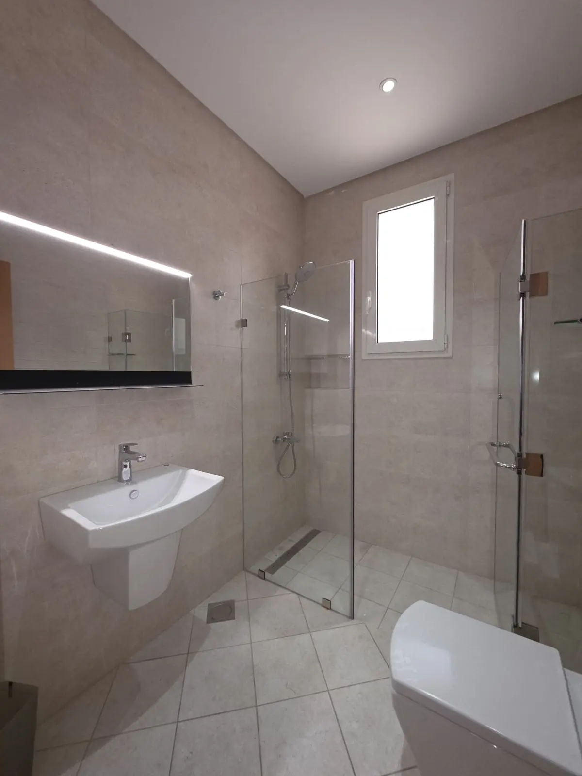 Rent Floor in Abu Fatira