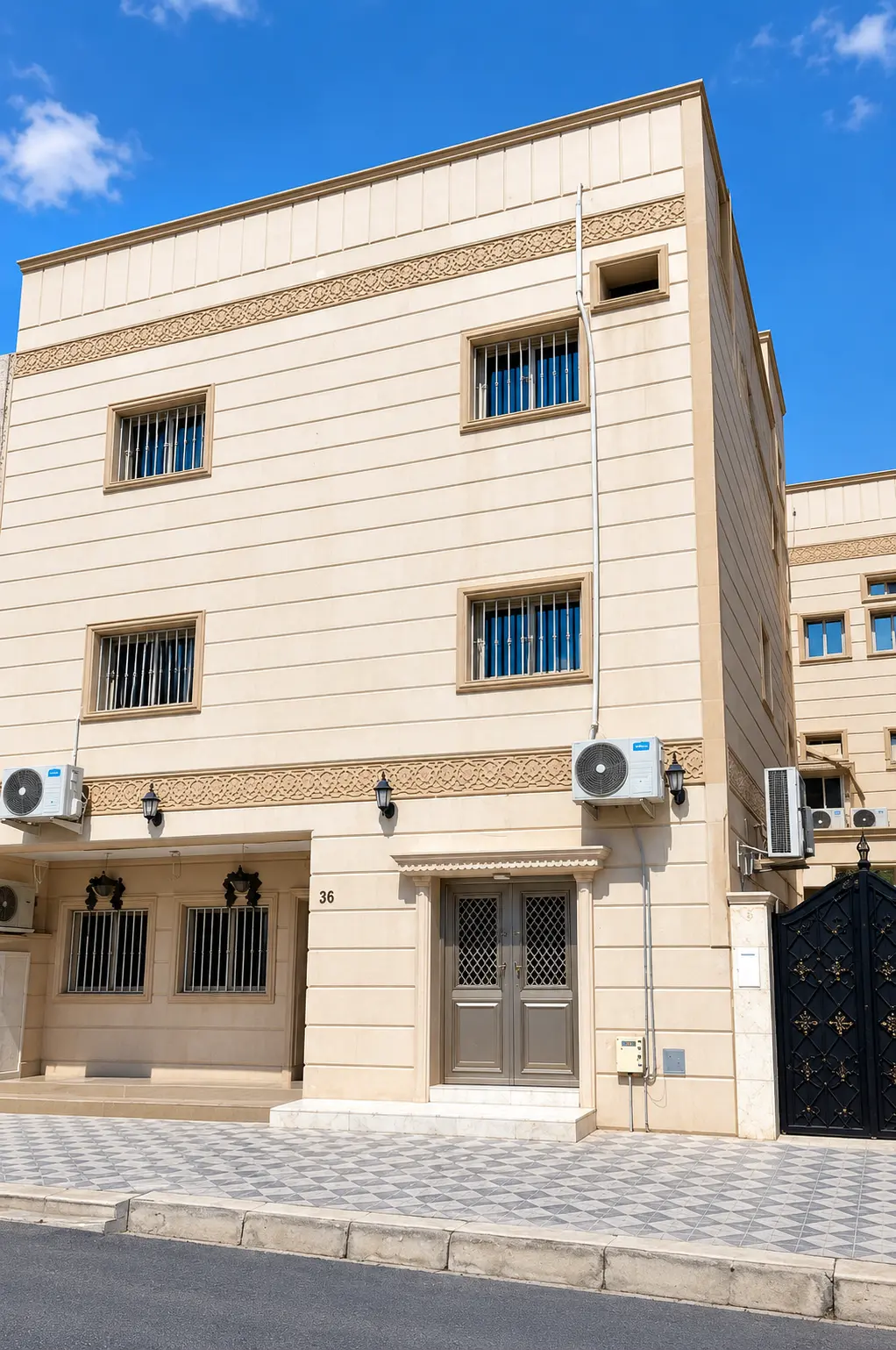 للبيع بيت في العارضية