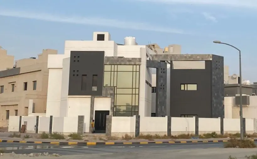 للبيع بيت في صباح الاحمد السكنية