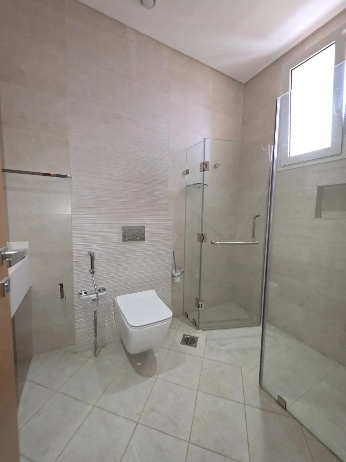 Rent Floor in Abu Fatira