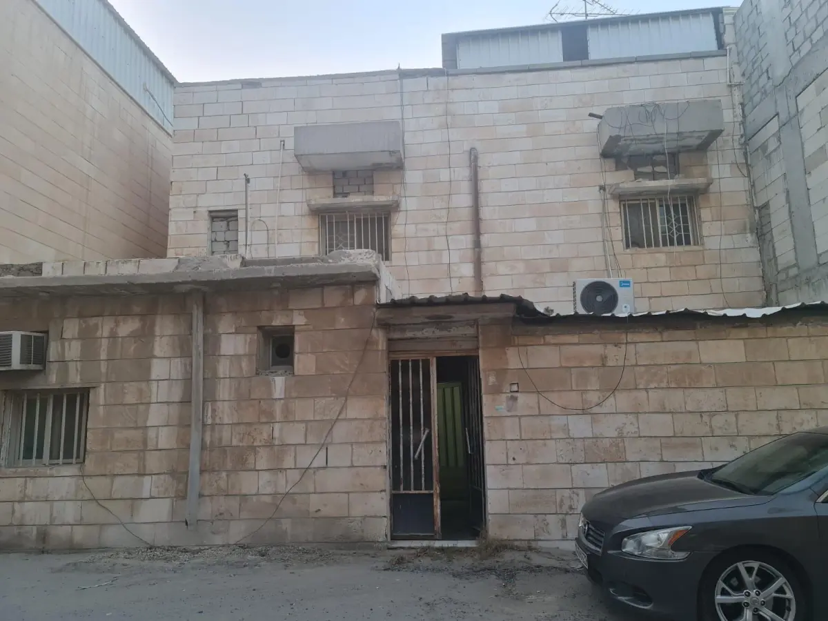 للبيع بيت في بيان