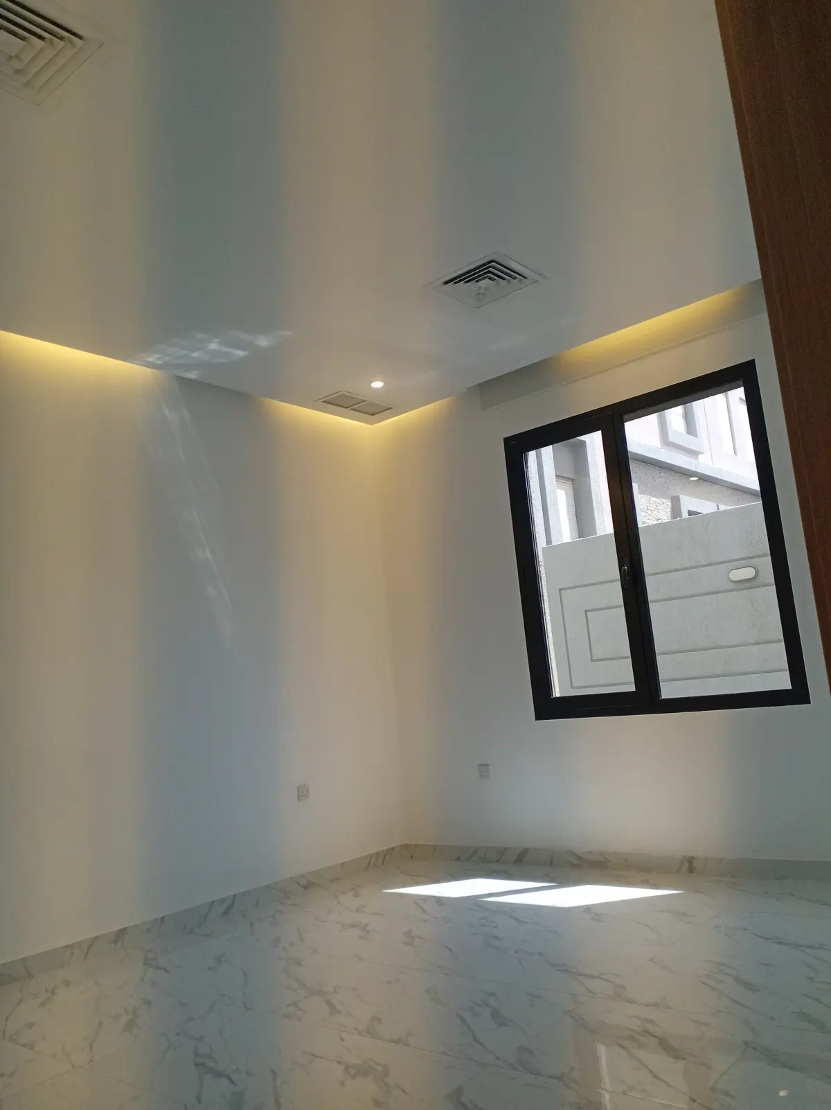 Rent Floor in Bayan